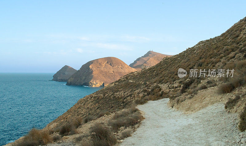 La Molata步道位于西班牙Almería的Las Negras和El Playazo海滩之间。